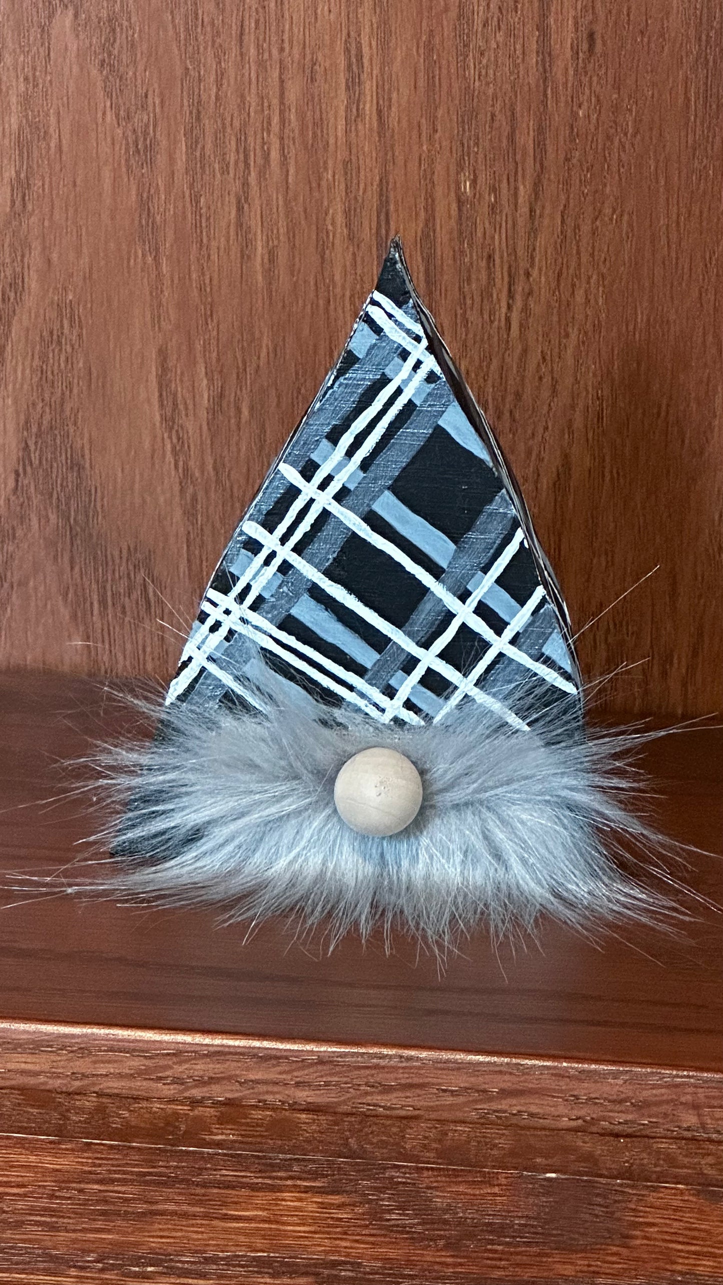 Gnome - Black and Grey